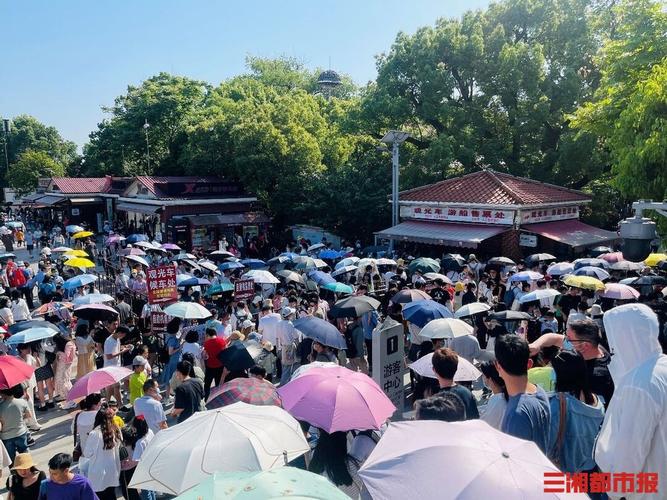 巴州旅游业繁荣前月接待游客破万人次